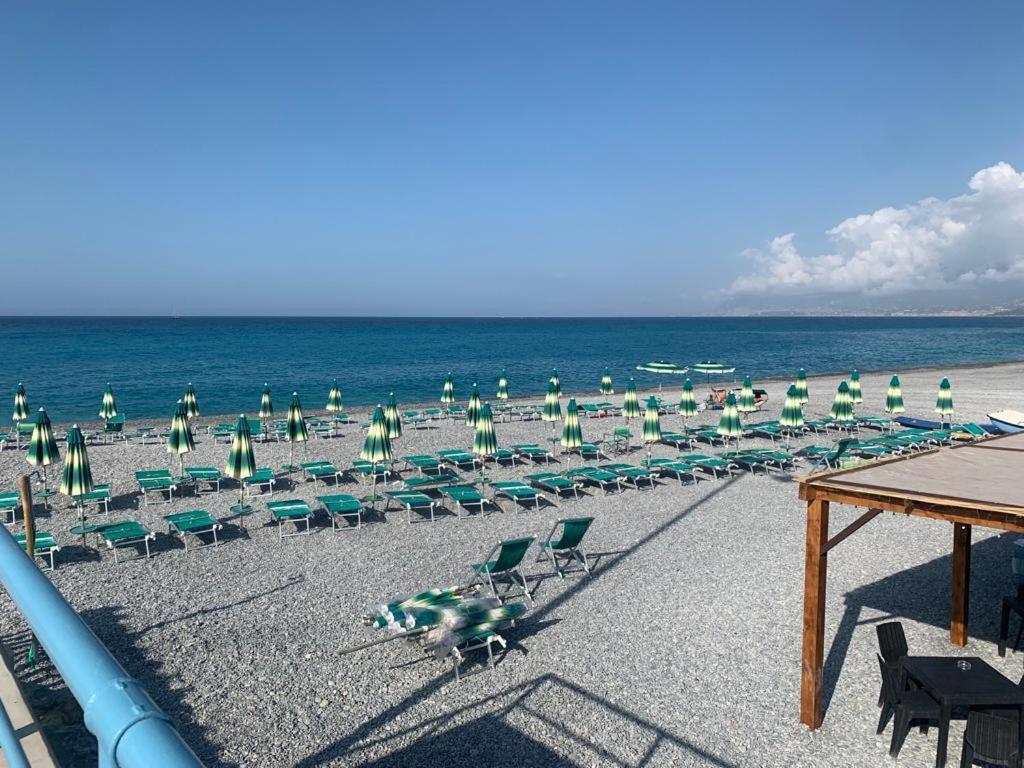 Casa Vacanza! A 50M Dal Mare! Bordighera Exterior photo